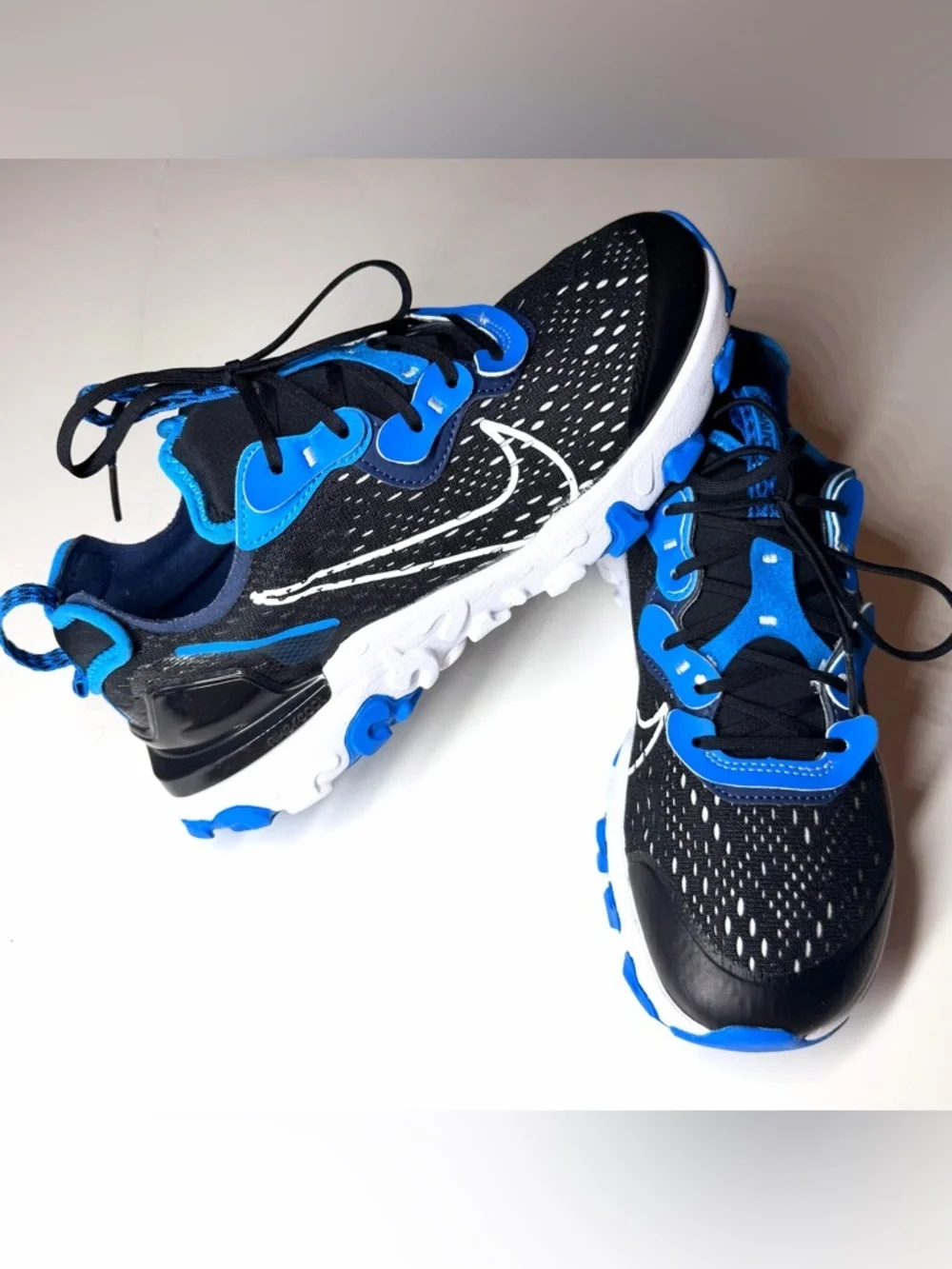Nike Kids React Vision Athletic sneakers Black / White / Blue Size- 6Y